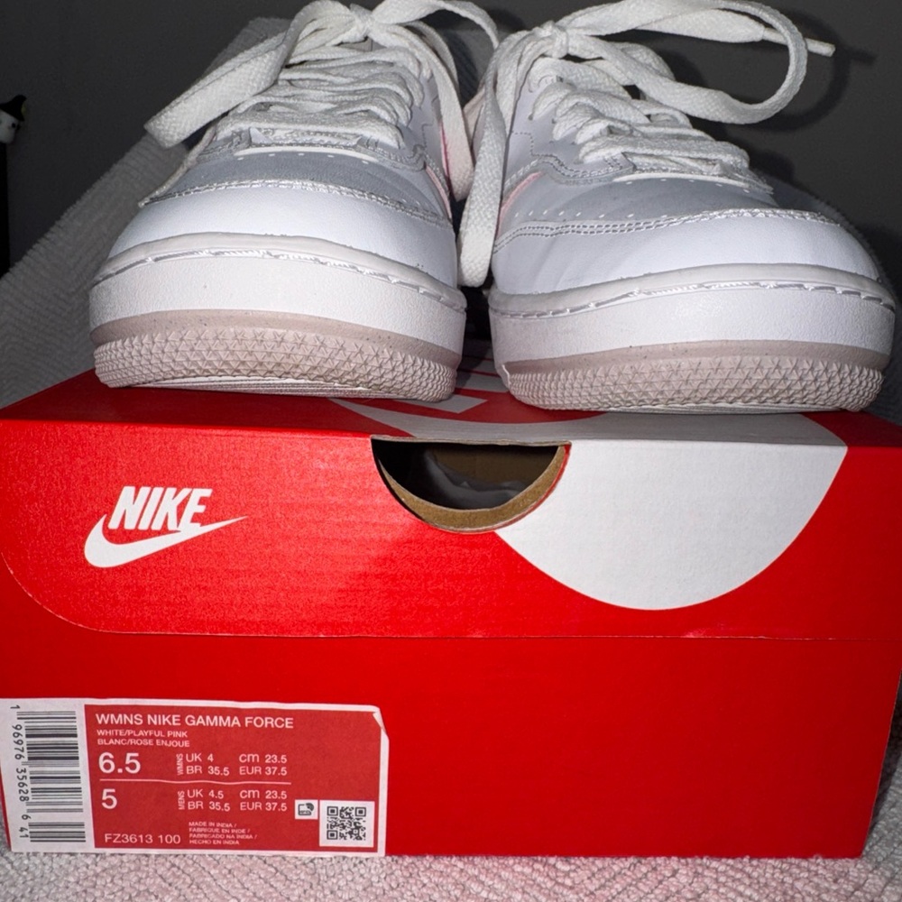 Nike Women's White and Pink Athletic Shoes